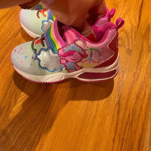 Trolls 2 Light-up Sneakers - Picture 9 of 16